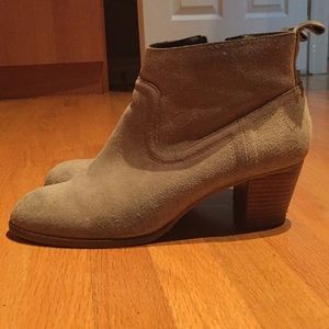 Dolce Vita Shoes - Dolce Vita booties 8.5 in good used condition. Dolce Vita Shoes - Dolce Vita booties 8.5 in good used condition.